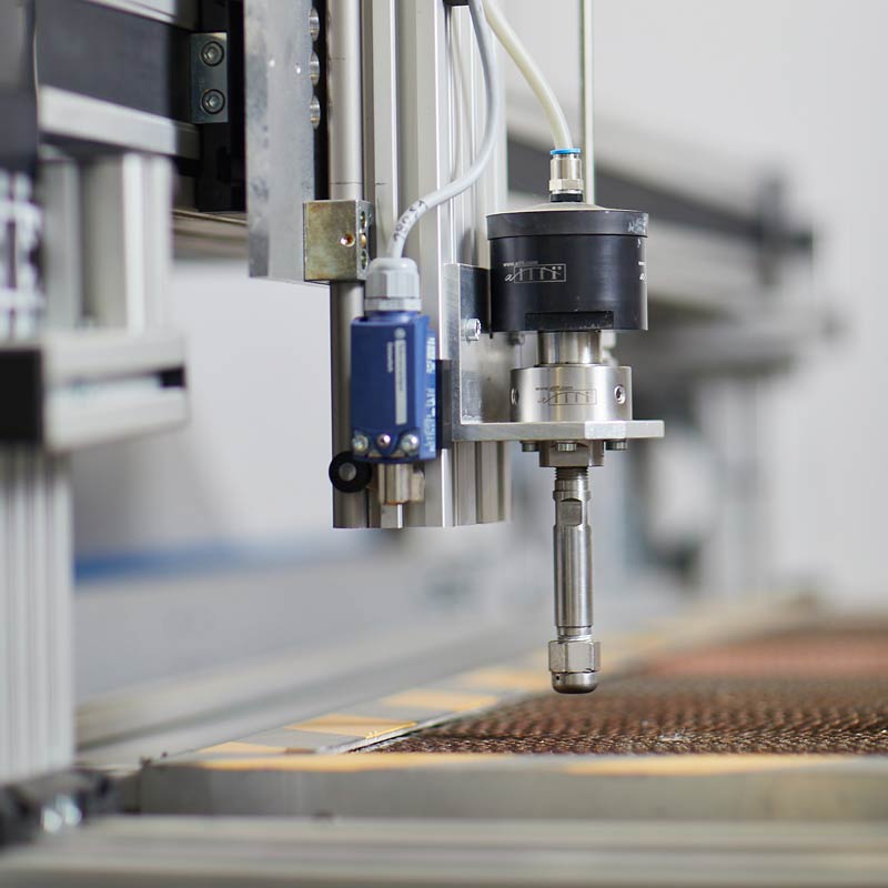 Die Wasserstrahldüse ist eines der wichtigen Teile eines Wasserstrahl-Cutters Nahaufnahme einer Wasserstrahldüse eines expert Wasserstrahl-Cutter